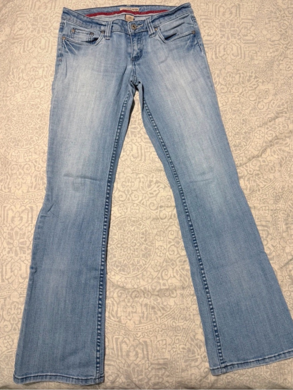 Vintage refuge Size 7 Low Rise Light Blue Flare Jeans